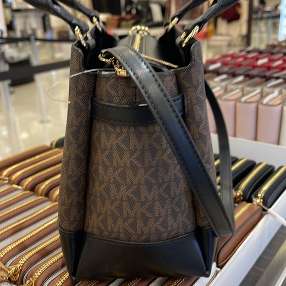 Michael Kors Reed Small Belted Logo Satchel Crossbody Center Zip Bag Purse 
NWT - Picture 3 of 16